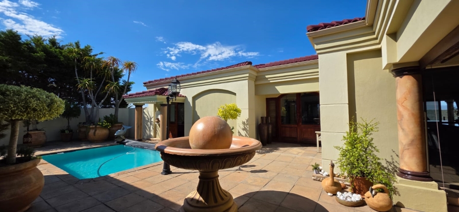 4 Bedroom Property for Sale in Stilbaai Wes Western Cape
